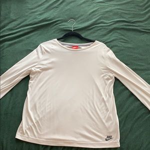 NIKE CASUAL/WORKOUT WHITE TOP